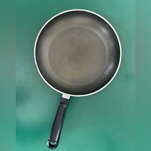 Wear Ever 12” Non-Stick Aluminum Frying Pan